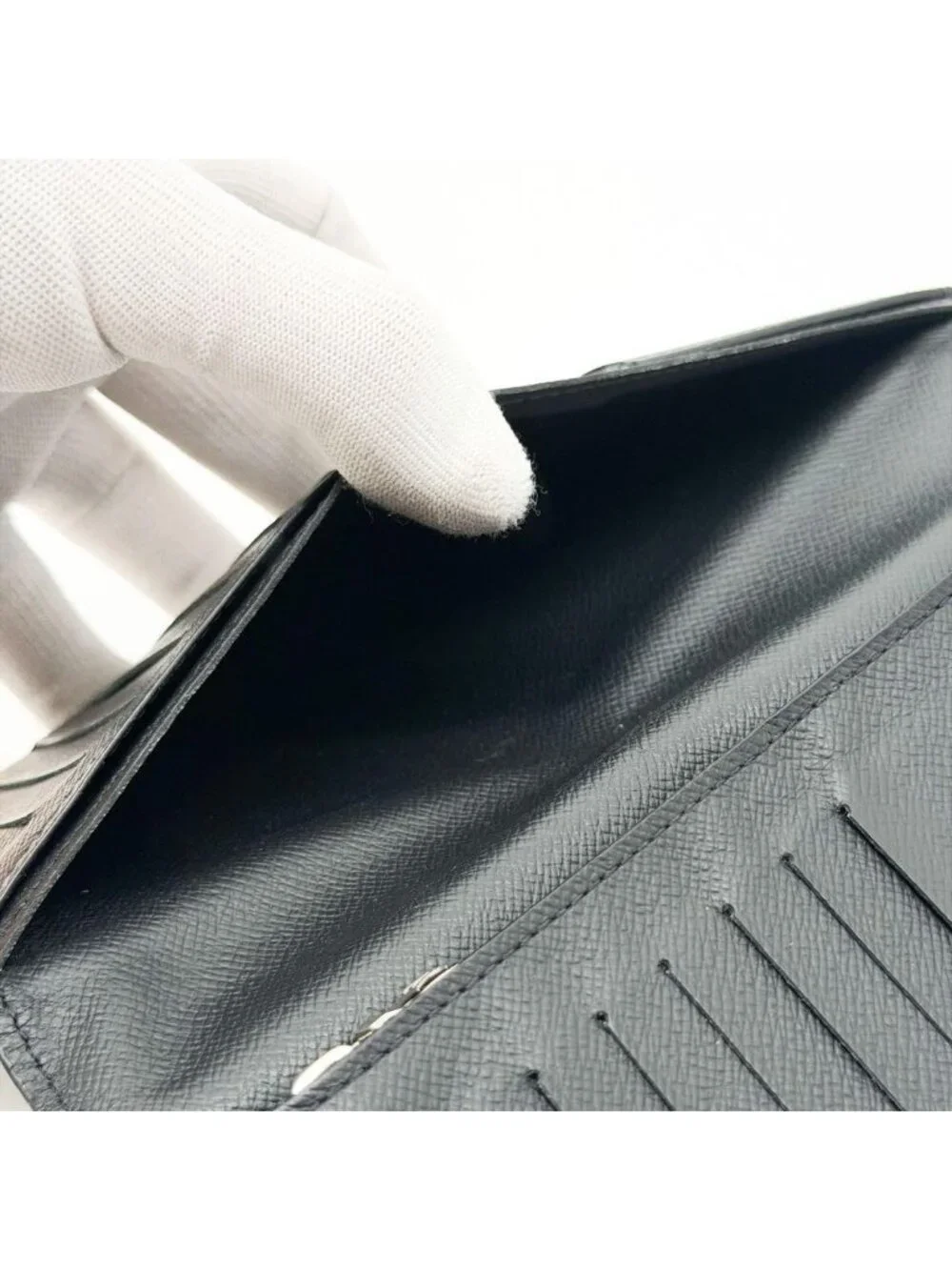 Louis Vuitton Portefeuille Brazza Taiga Black Wallet